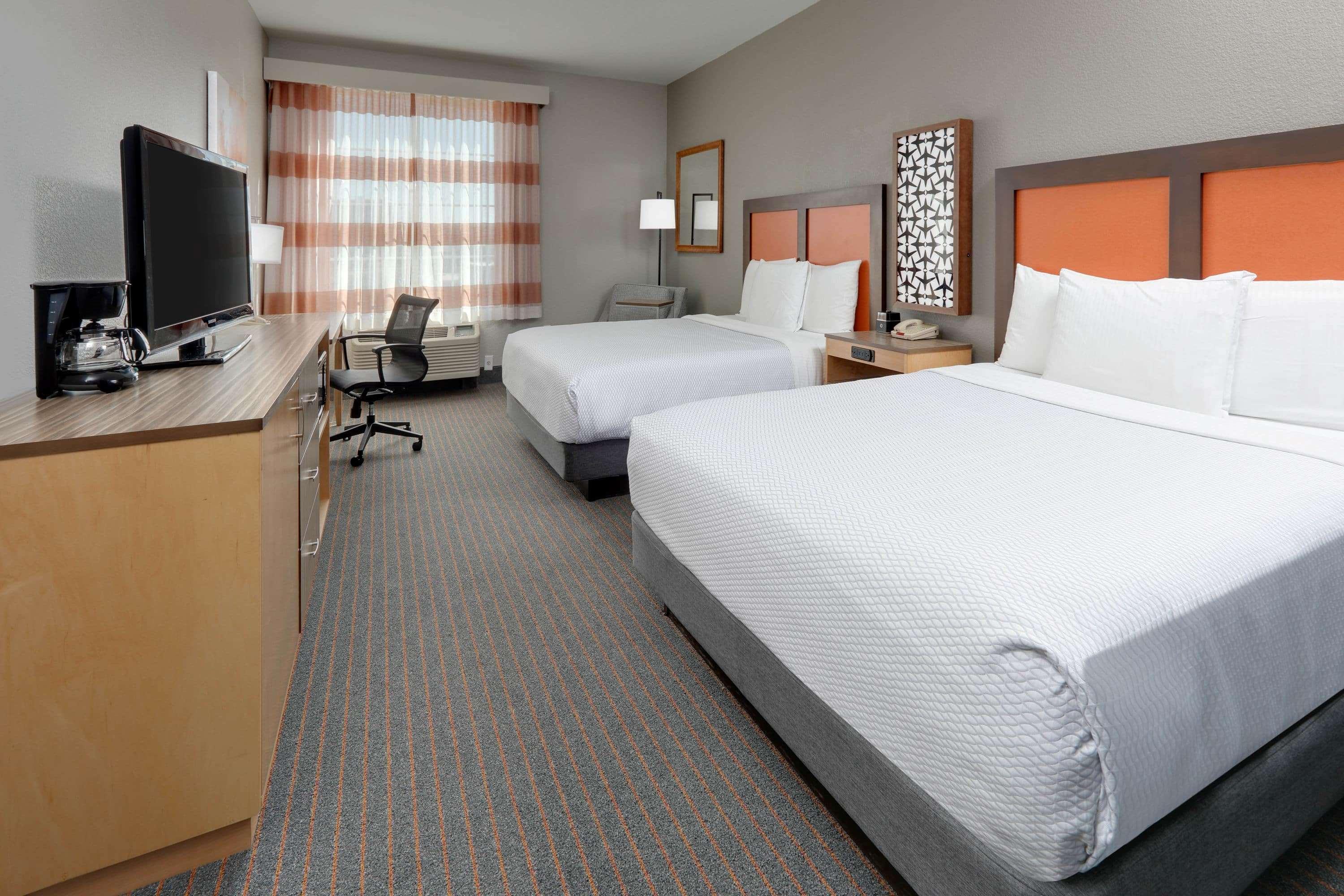 La Quinta By Wyndham Dallas Love Field Exterior photo