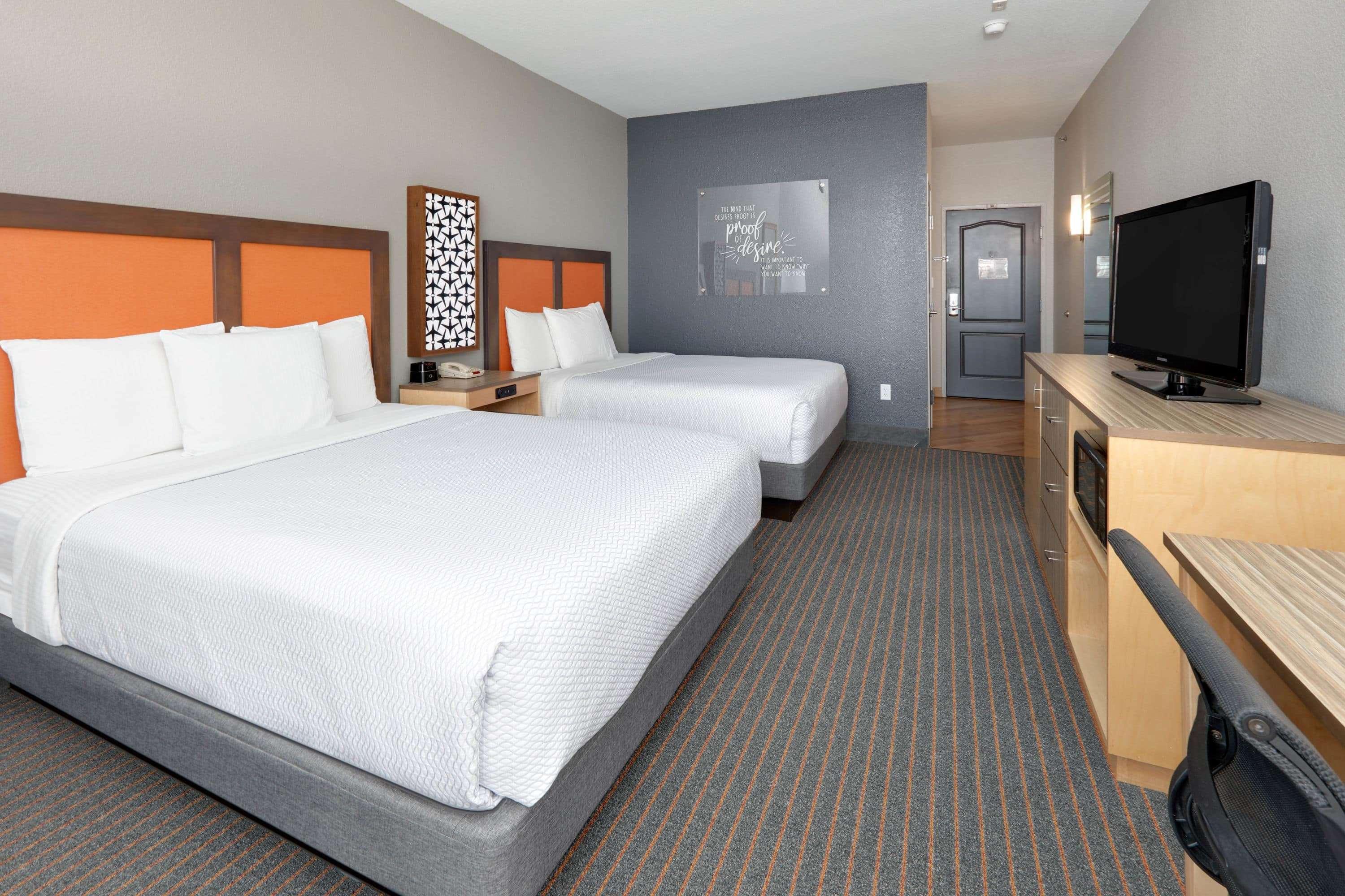 La Quinta By Wyndham Dallas Love Field Exterior photo