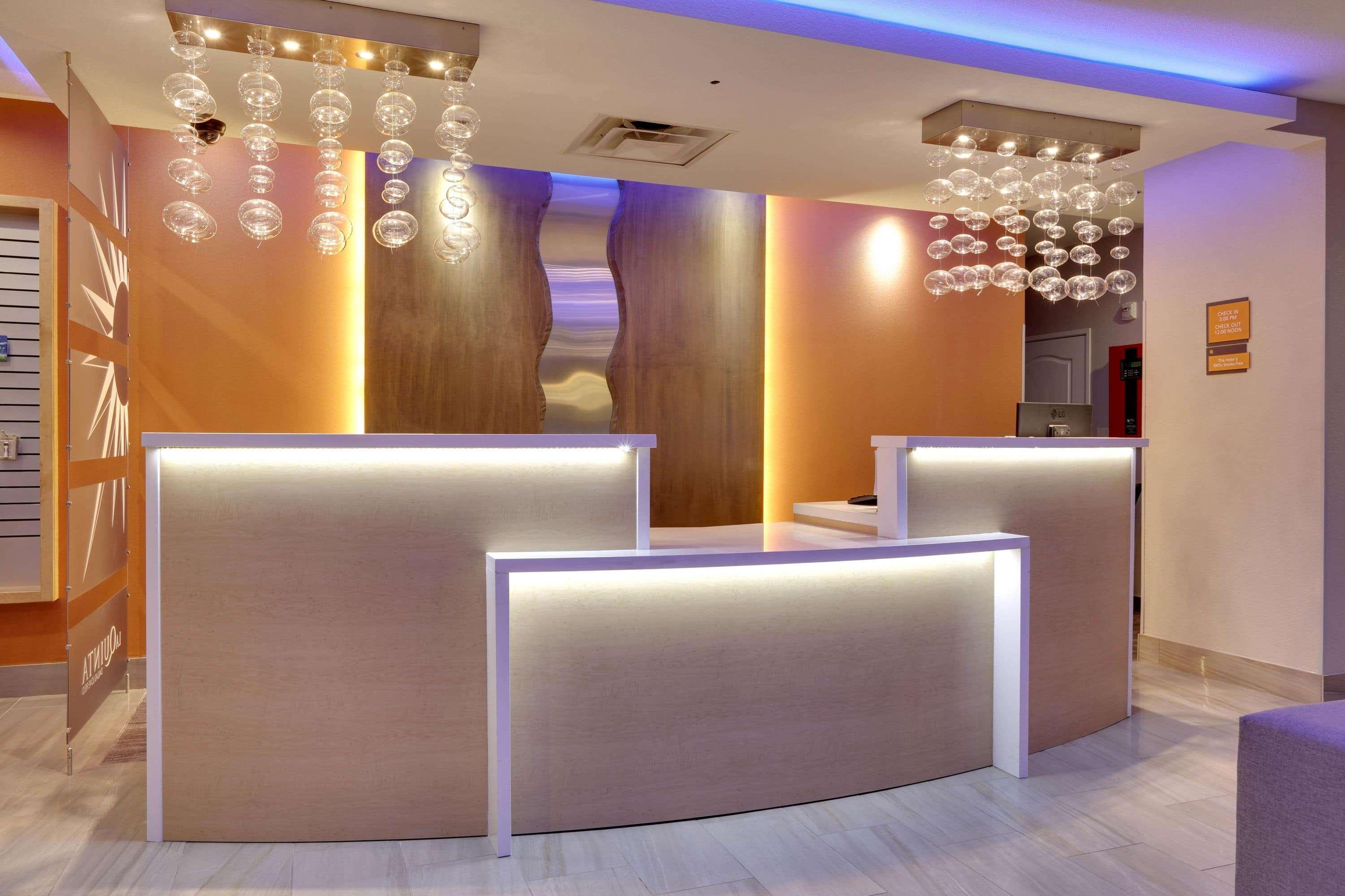 La Quinta By Wyndham Dallas Love Field Exterior photo