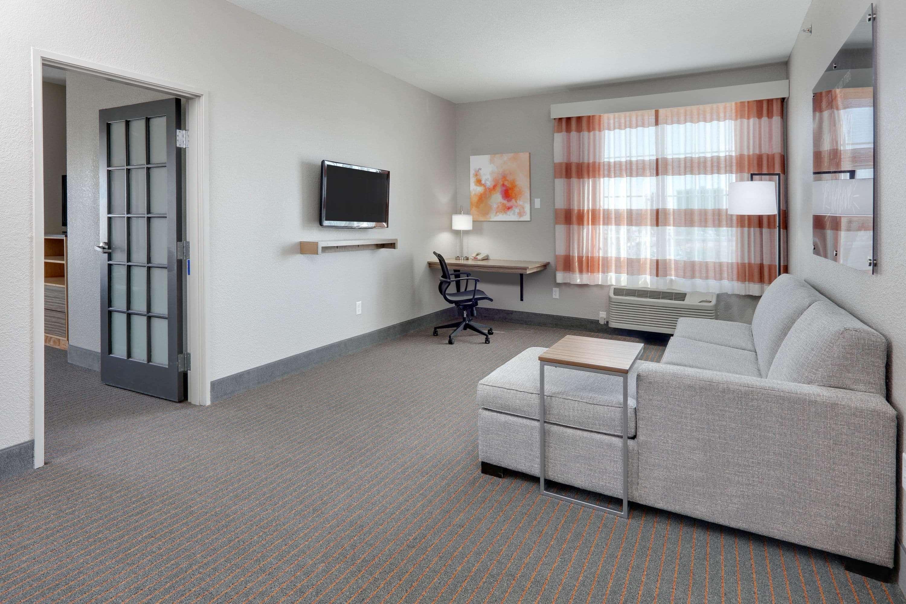 La Quinta By Wyndham Dallas Love Field Exterior photo