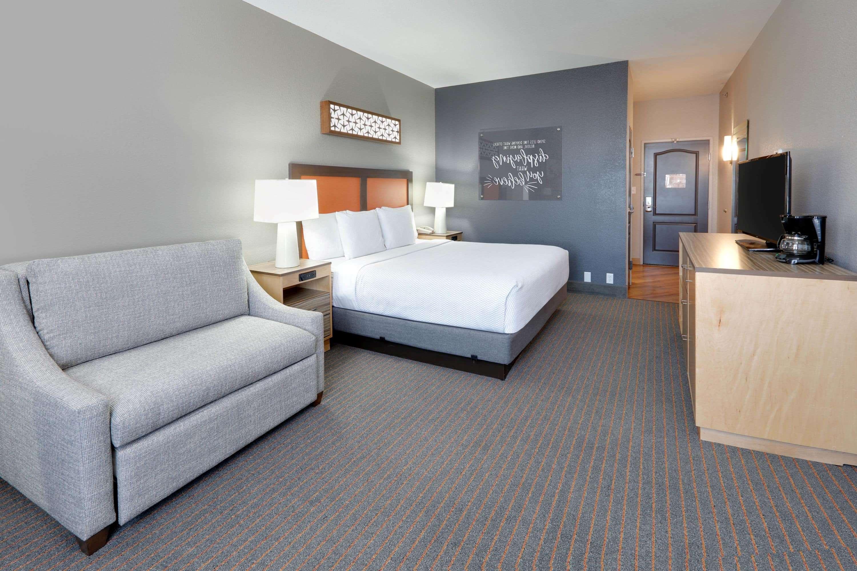 La Quinta By Wyndham Dallas Love Field Exterior photo